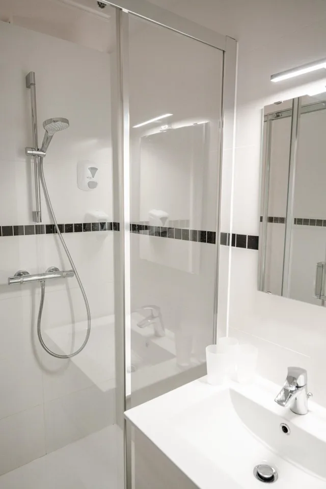 غرفة كلاسيكية ثلاثية، Hotel des Arts 6/8
