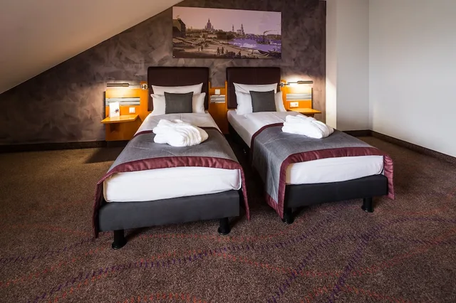 جناح سوبيريور بسريرين منفصلين مع أريكة، Ramada by Wyndham Dresden 1/5