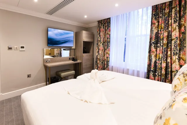 غرفة بسريرين منفصلين، Byron Hotel 3/11