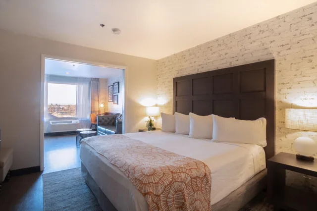 جناح تنفيذي بسرير كينج، Oxford Suites Chico 1/3