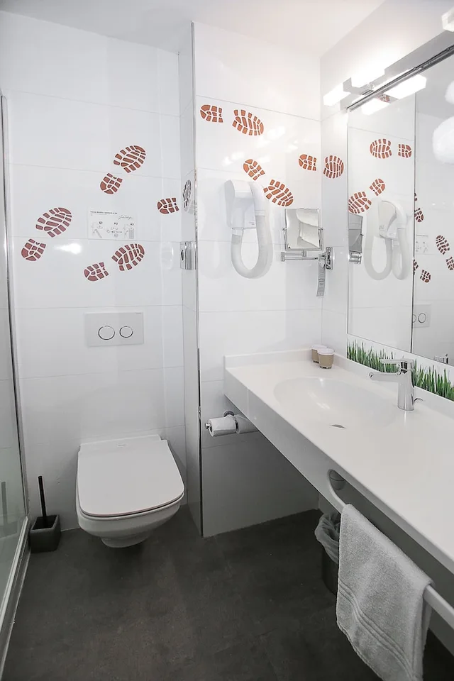 غرفة قياسية بسرير كوين مع أريكة، Hotel Mercure Lisieux Normandie 9/10