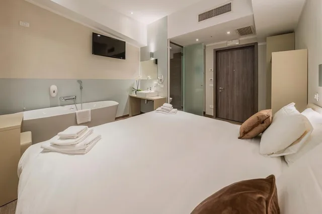 غرفة كومفورت بسرير كينج، Spark by Hilton Milan Linate Airport 4/8