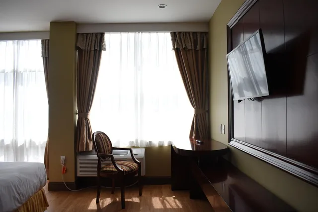 Room, King Bed, Queens Hotel 7/7