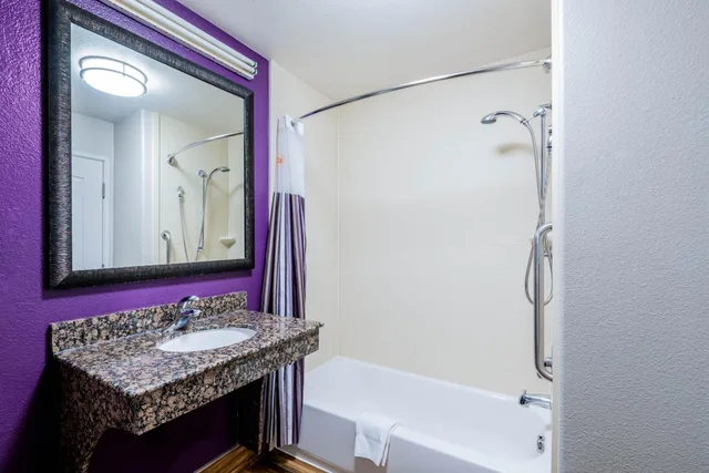 جناح بسرير كينج لذوي الإعاقة، La Quinta Inn & Suites by Wyndham DFW Airport West - Bedford 5/6