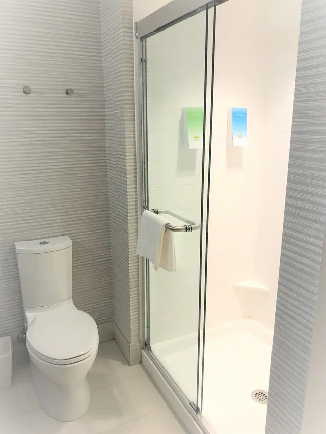 غرفة بأسرّة بطابقين وسريرين كوين، Home2 Suites by Hilton Orlando South Park 1/2