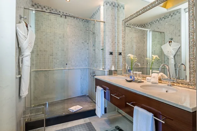 جناح جونيور بسرير كوين، Casa Fuster 2/3