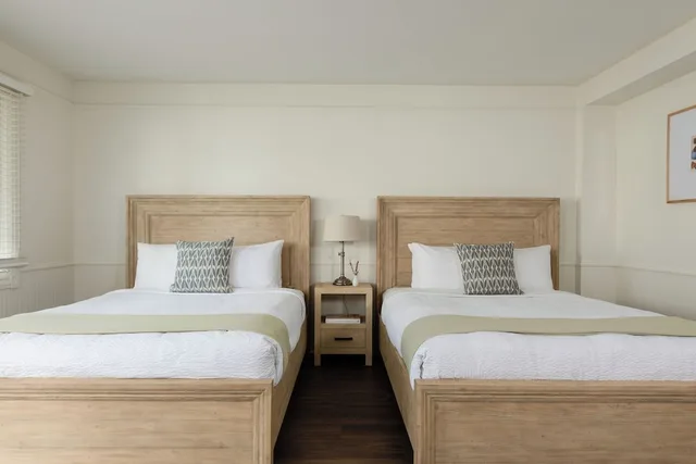 Room, 2 Queen Beds, East Wing، Outlook Inn On Orcas Island 2/3