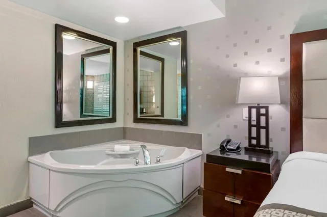 جناح بسرير كينج بشرفة بمنطقة جلوس، Best Western Plus Sundial 4/4