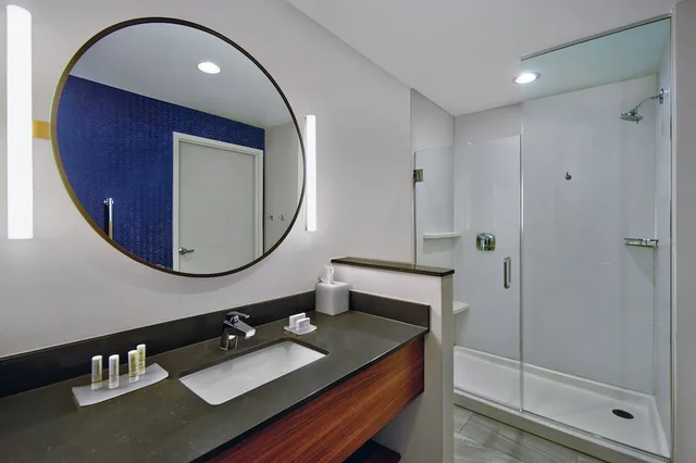 غرفة بسرير كينج، Fairfield Inn & Suites by Marriott Orlando at Flamingo Crossings Town Center 5/8