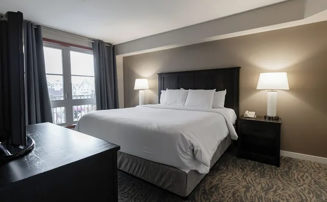 1 Bedroom, Village, Suite, Queen Bed, Sofa, Kitchen, Village Suites Blue Mountain Resort 1/2