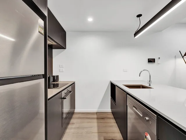 1 Bedroom, Executive, Apartment, King Bed, Sofa, Rambla at Berwick House 4/5