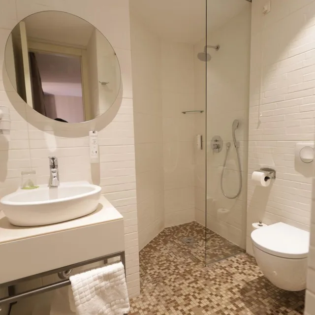 غرفة مفردة، Jump INN Hotel 5/8