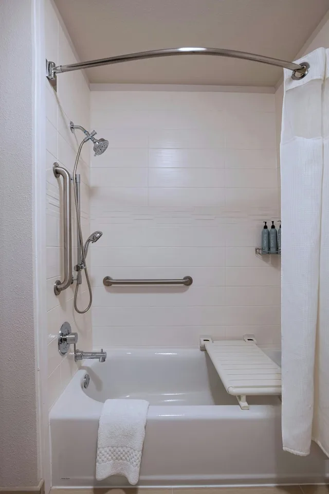 استوديو بسرير كينج مع أريكة، Residence Inn Houston The Woodlands / Lake Front Circle 7/7
