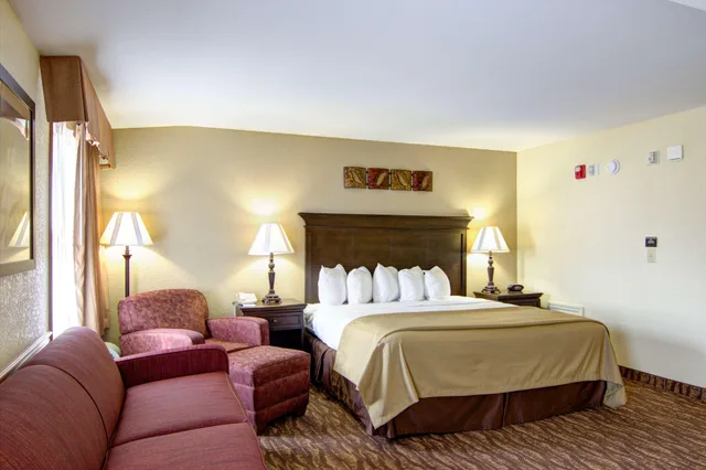 Suite, King and Double Bed, with Extra Double Bed, Best Western Center Pointe Inn 4/10
