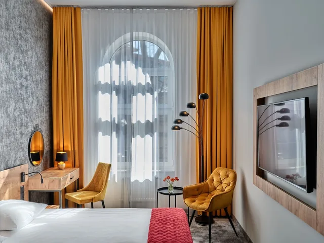 غرفة قياسية بسرير مزدوج، 1891 Garni Hotel 5/7