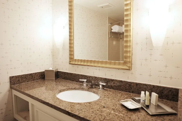 غرفة بسريرين كوين بإطلالة على الجبل بشرفة، Ontario Airport Hotel And Conference Center 5/5
