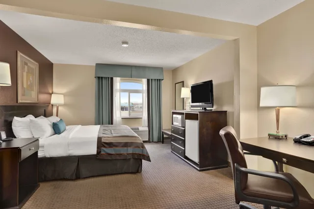 غرفة بسرير كينج بحوض استحمام لذوي الإعاقة، Wingate by Wyndham Pueblo 1/4