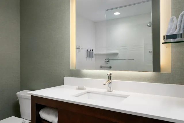استوديو بسرير كينج مع أريكة، Residence Inn Kingston 2/5