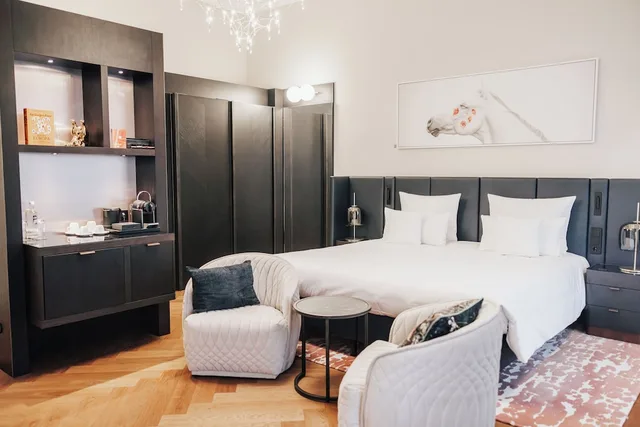 Junior Suite, King Bed, Steigenberger Europaischer Hof 3/9