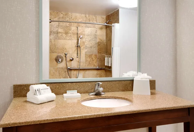 غرفة بسرير مزدوج، Hampton Inn New Smyrna Beach 3/4