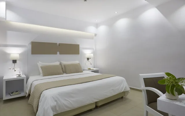 جناح جونيور بسرير كوين بجاكوزي، Kassandra Bay Resort, Suites and Spa 3/5