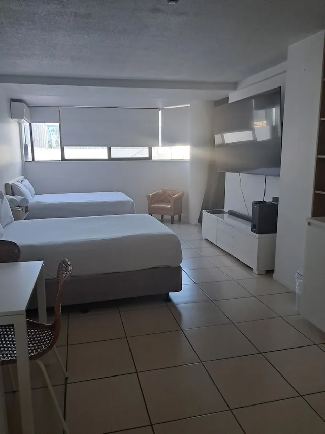 غرفة بسرير كوين وسرير فردي، BAYVIEW TOWER 8/10