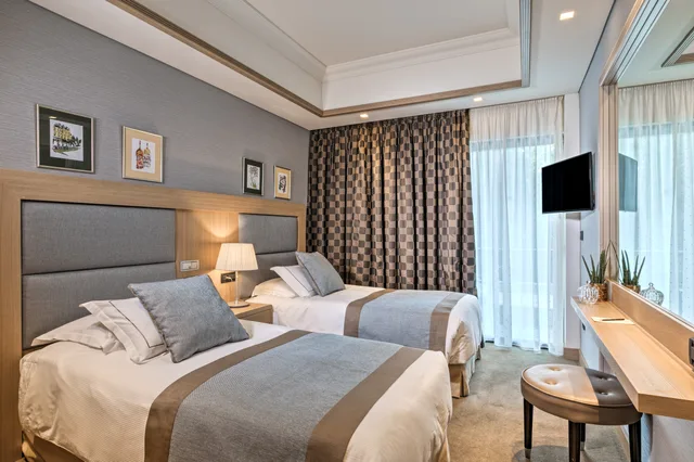 غرفة بسرير مزدوج أو سريرين منفصلين بإطلالة على المدينة، Rodos Park Hotel 1/4