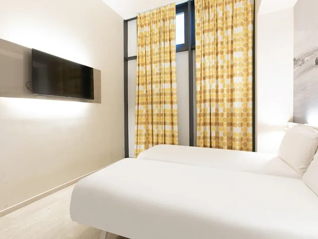 Twin Room Economy, B&B Hotel Savona 4/6