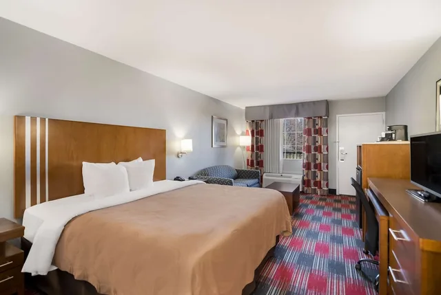 Upgrade, Suite, King Bed، Quality Inn near Parc Natchitoches 1/1
