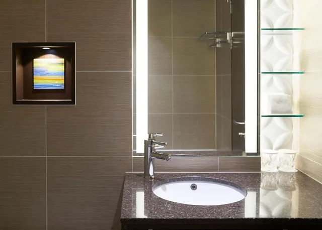 غرفة كلوب بريميير بسرير كينج مع دخول الصالة، Royal Hotel Seoul Myeongdong 3/5
