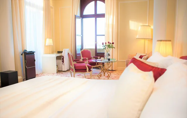 جناح غراند بسرير مزدوج بإطلالة على البحر، Grande Albergo Delle Rose 2/3
