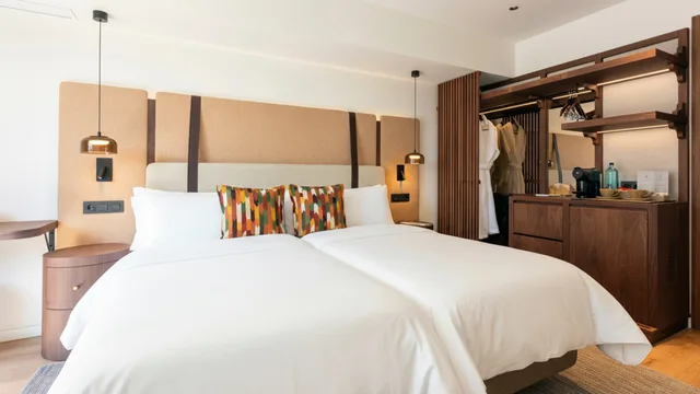 غرفة بريميوم بسريرين منفصلين، Hotel Indigo Gandia Beach by IHG 1/3