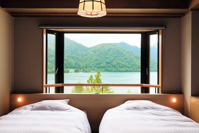 غرفة يابانية غربية بسريرين منفصلين مع أريكة، Yutorelo Nikko Hostel 6/10
