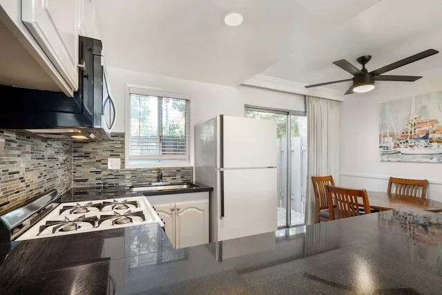 Town House, Multiple Beds, Sofa, Living Area, Kitchen، Best Western Plus Santa Barbara 4/4