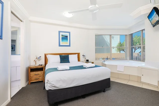 2 Bedrooms, Apartment, Queen and Twin Beds, Ocean View, Watermark Resort 2/5