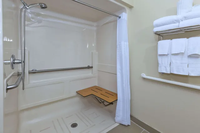 غرفة بسريرين كوين لذوي الإعاقة، Comfort Inn & Suites Taylor - Detroit 9/9
