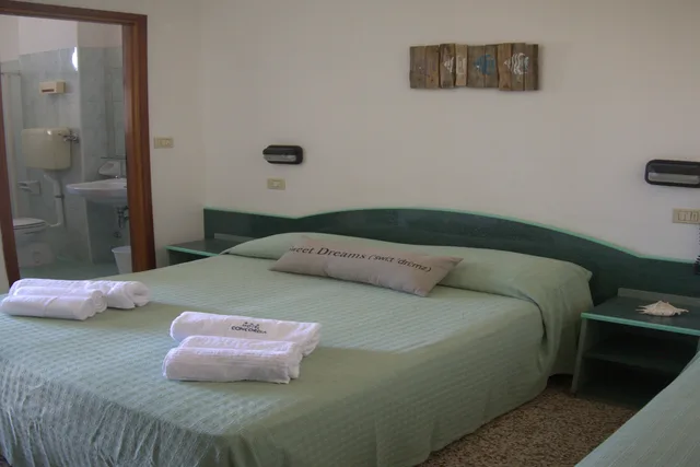 غرفة ثلاثية، Hotel Concordia 2/2