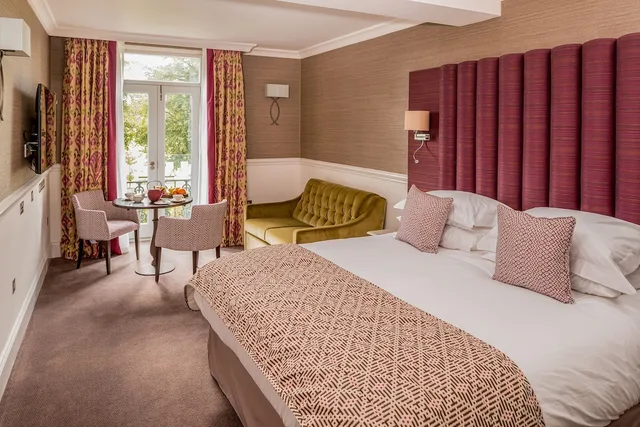 جناح جونيور بسرير كينج، West Park Hotel 1/3