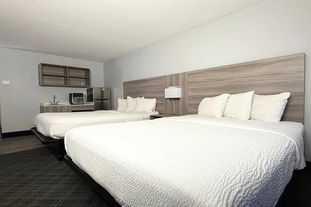 Suite, 2 Queen Beds, Kitchenette, Baymont By Wyndham Indianapolis South 4/10