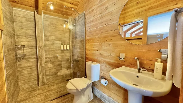 غرفة بسرير كينج بمسبح خاص بجاكوزي، Seaview Faralya Boutique Hotel 2/2