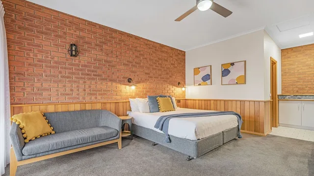 غرفة تنفيذية بسرير كينج، Golden River Motor Inn 1/10