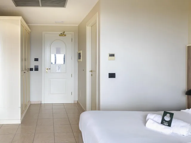 غرفة قياسية بسرير كوين، B&B HOTEL Pomezia Cortese 3/4