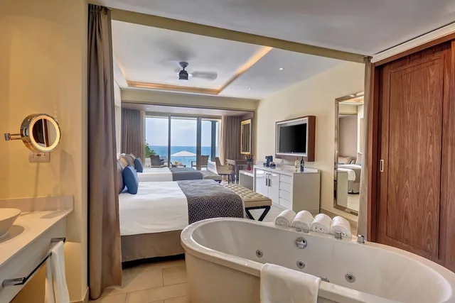 Swim Out, Sunset, Suite, 2 Queen Beds، Grand Lido Negril Au Naturel Resort All Inclusive Adults Only 6/8