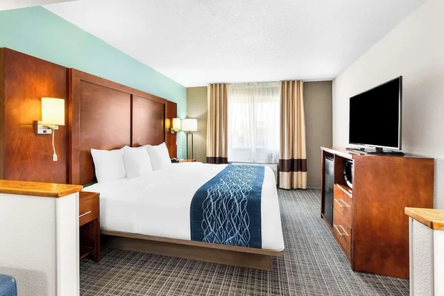 Upgrade, Business, Suite, King Bed, Sofa، Comfort Inn Marion 4/6