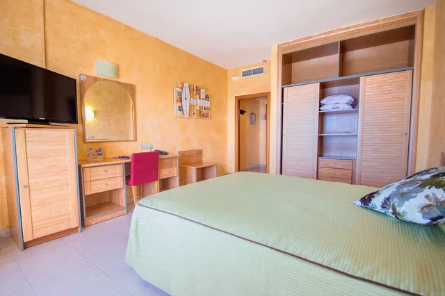 غرفة بأربعة أسرّة بشرفة، Hotel Servigroup La Zenia 7/10