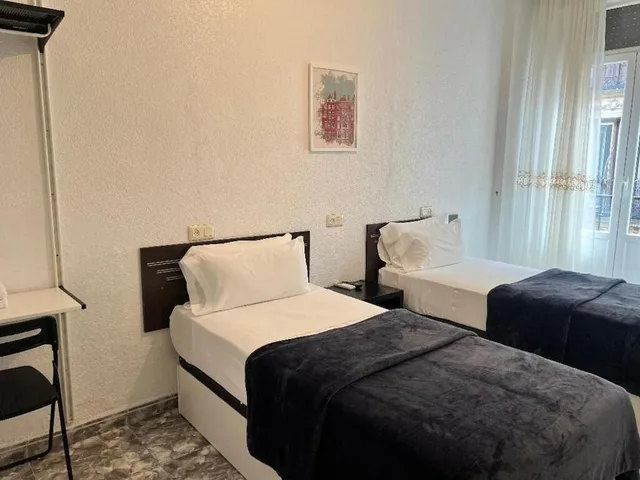 Room, Twin Beds, Private Bathroom, Hostal Palacios Fuencarral 4/10