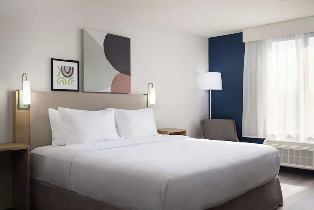 غرفة قياسية بسرير كينج، Spark by Hilton Guelph 1/3