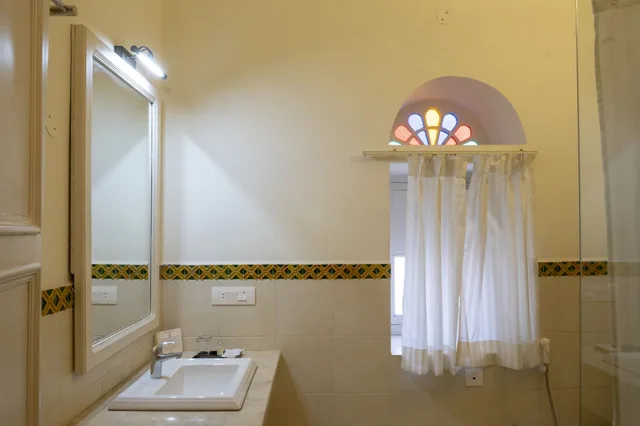 غرفة فاخرة بسرير كينج، Ramgarh Heritage A Luxury Boutique Resort 6/6