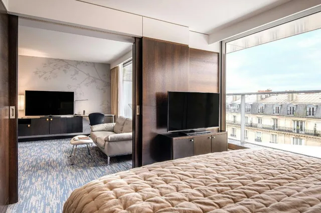 Suite, King Bed, Eiffel View, Terrace, High Floor، Renaissance Paris Arc de Triomphe Hotel 10/10