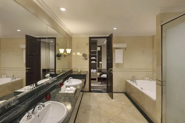 3 Bedrooms, Red Level, Connecting, Suite, 3 King Beds, Executive Lounge Access، Gran Melia Jakarta 5/6
